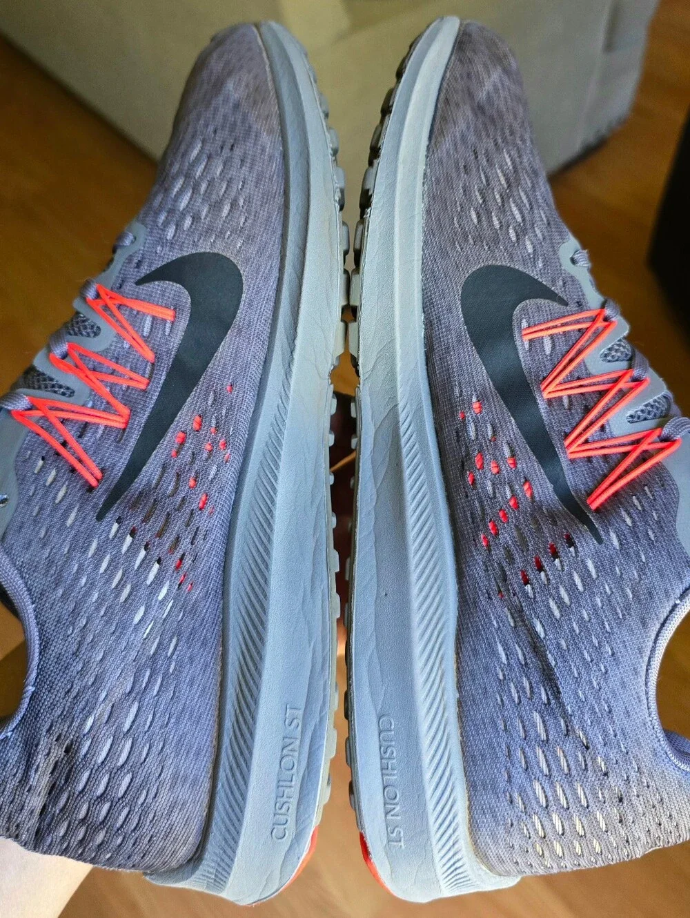 Sz 8.5 Men's NIKE AIR ZOOM WINFLO 5 Gray/Coral Red Running Shoes